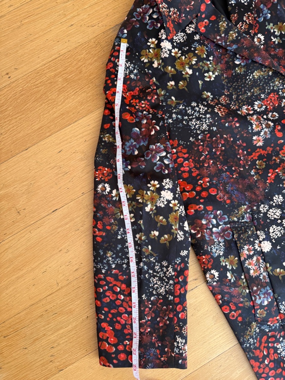 Dries Van Noten Navy Floral Print coat. Slit pockets/open front. - Picture 10 of 10
